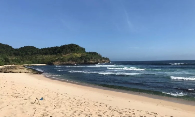 Content image for Pantai Molang: Pantai Tersembunyi yang Eksotis